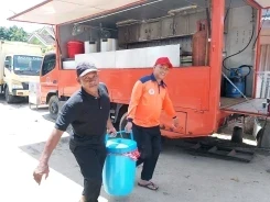 [UPDATE] Banjir Kota Bandar Lampung, BPBD Kerahkan Mobil Dapur Umum Pastikan Kebutuhan Pangan Warga Terpenuhi